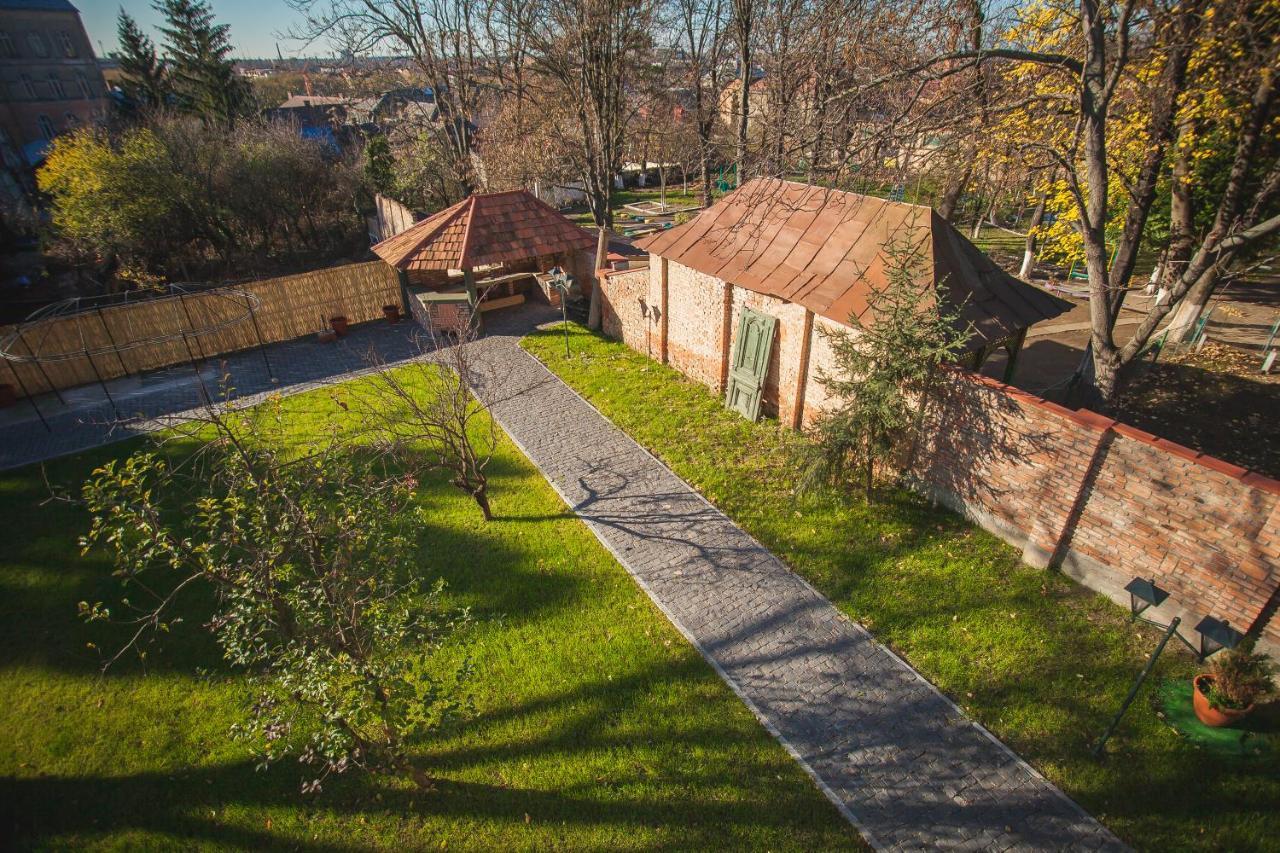 Boutique Hotel Villa P Ujhorod Exterior foto