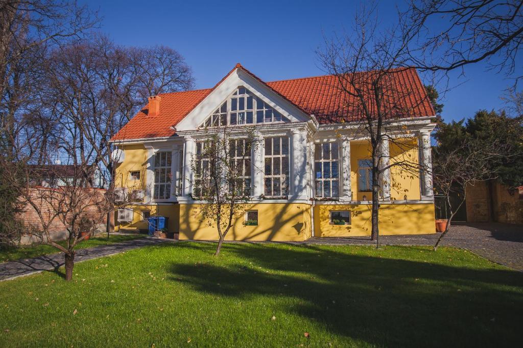 Boutique Hotel Villa P Ujhorod Exterior foto